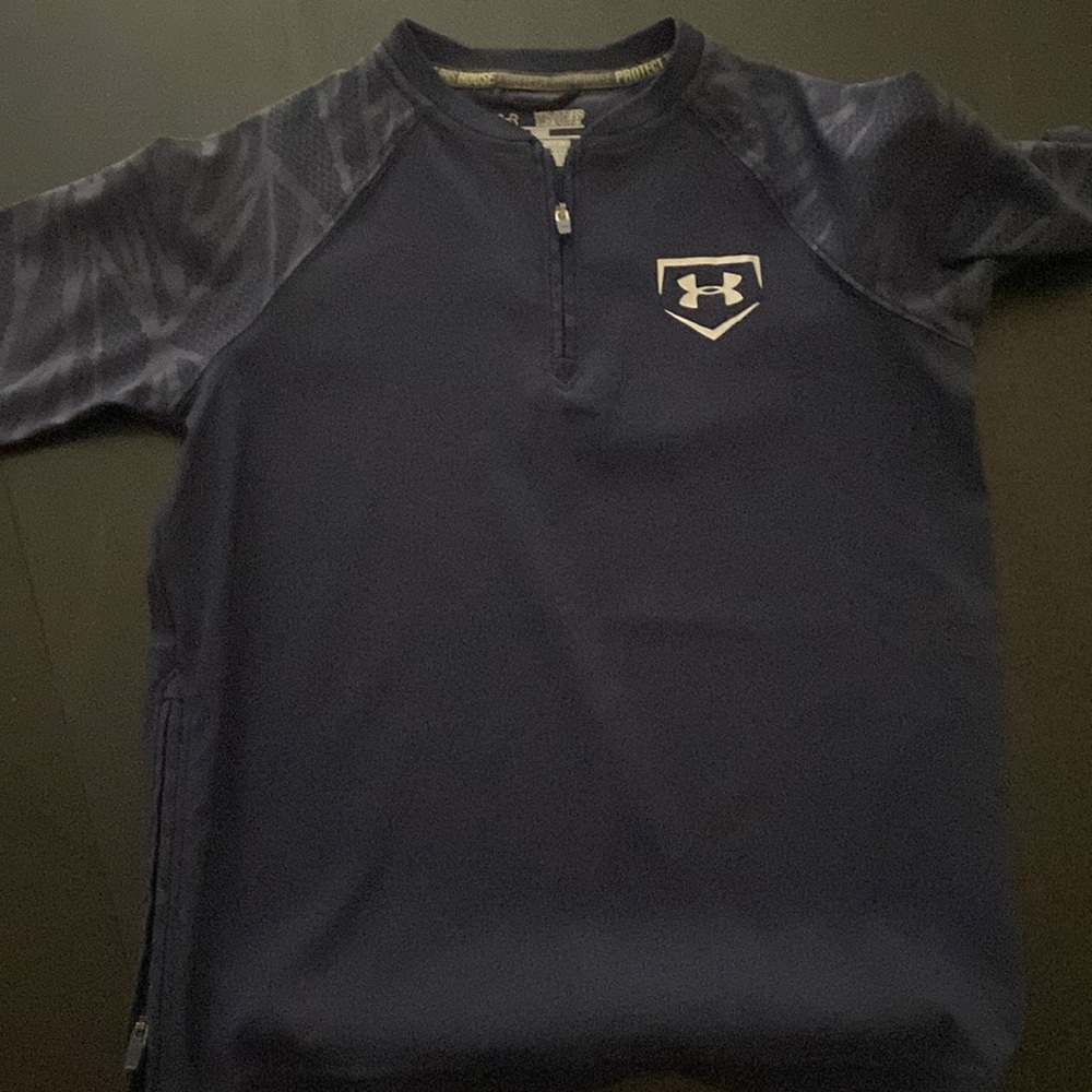 UA pullover